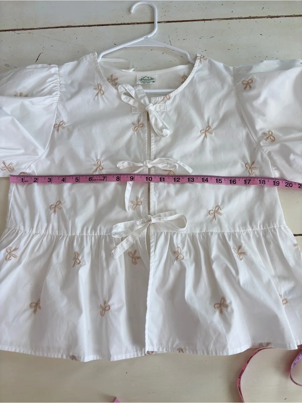 Very J Bow Embroidery Peplum Top Women’s Large White Puff Sleeve - Picture 7 of 8